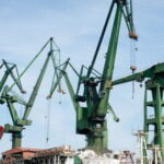 339516 Pierwszy dzwig od prawej zostal zdemontowany w srode 18 kwietnia c 0 53 760 452