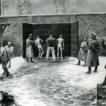 Egzekucja pod Sciana Stracen na dziedzincu bloku nr 11 obraz b. wieznia KL Auschwitz Wladyslawa Siwka